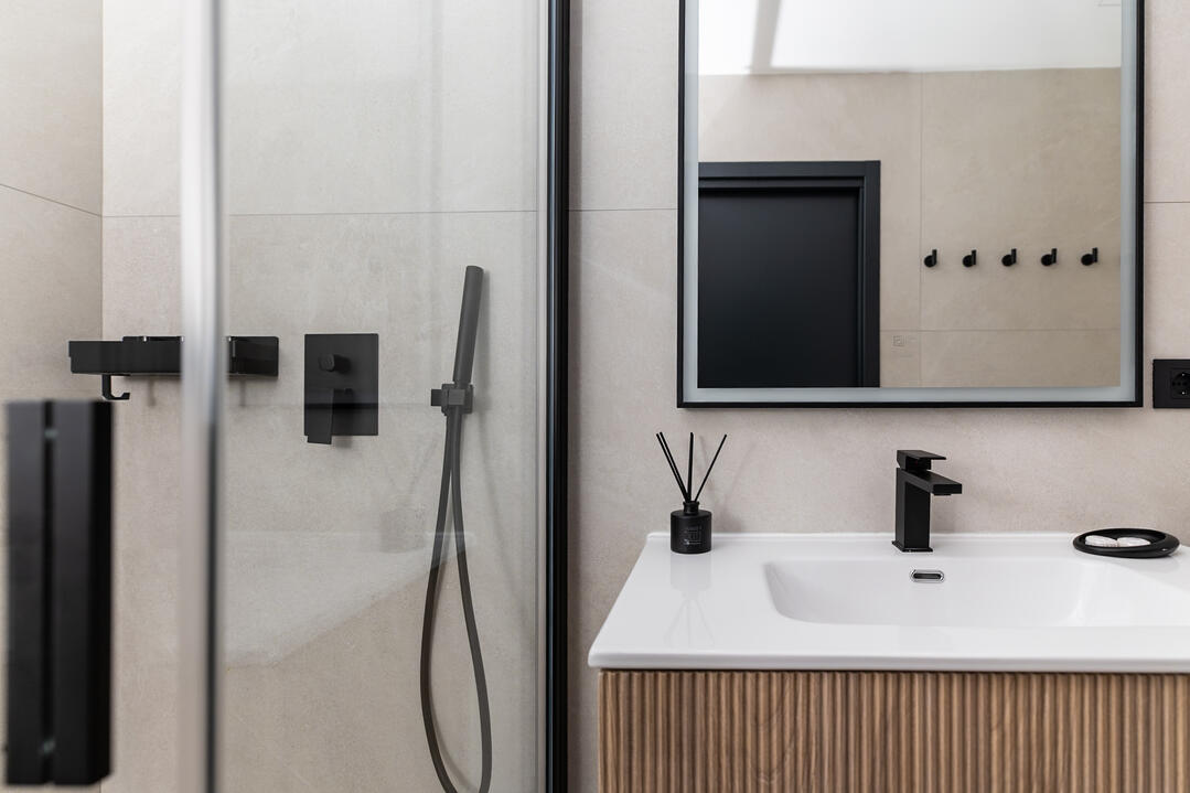 Walk in shower and bathroom with luxurious fittings